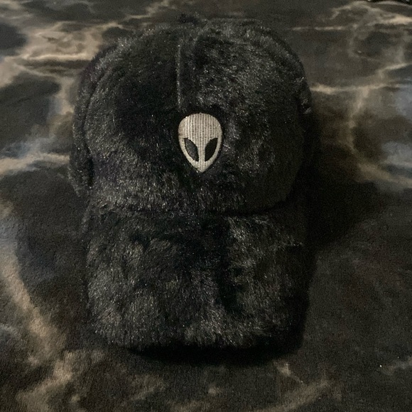 ALIEN FACE DAD HAT!! 100% POLYESTER - Picture 1 of 3